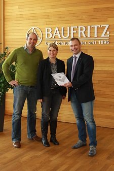 Ãœbergabe Zertifikat an Bau-Fritz GmbH & Co. KG